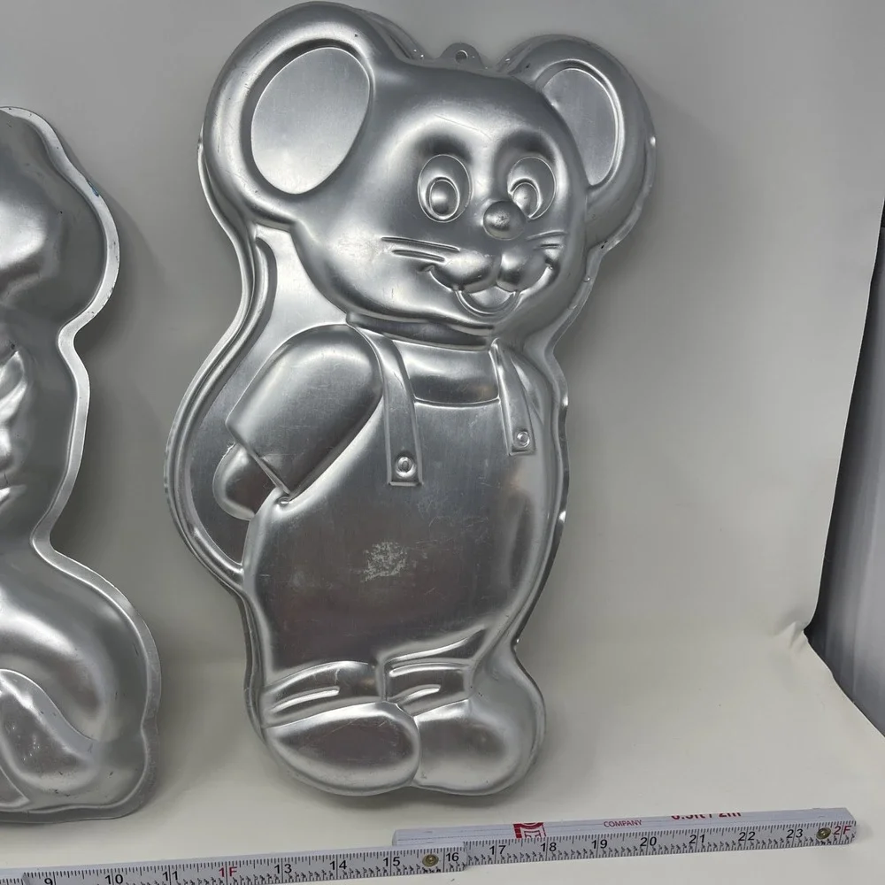 Lot Of 2 Wilton Cake Pans Puppy Dog with Frisbee And Mouse